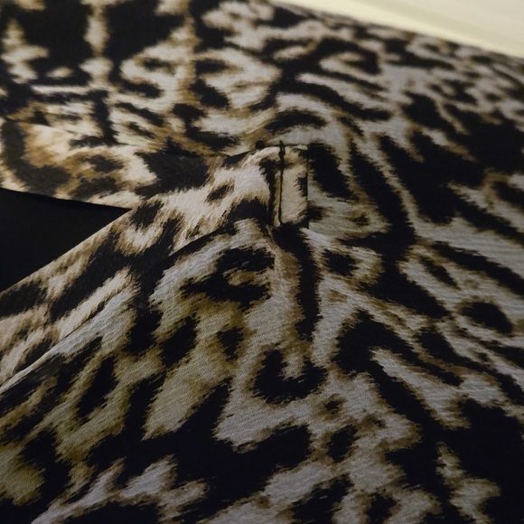 Talbots 8 (2 pc) tank and sheer animal print top - Picture 2 of 7